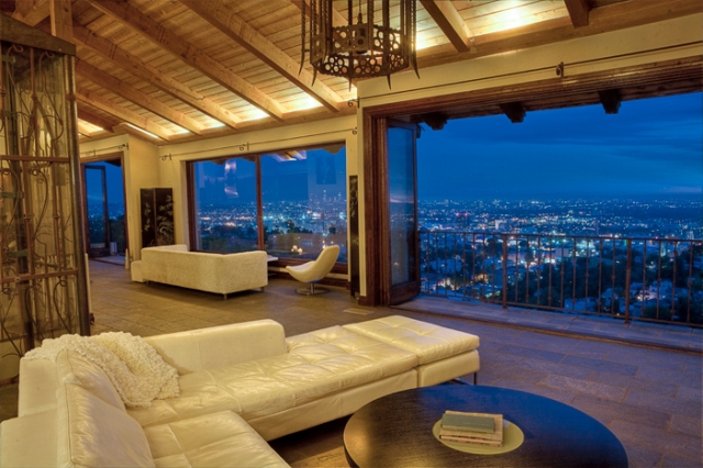 Living Room in Hollywood Hilla Mansion for Rent